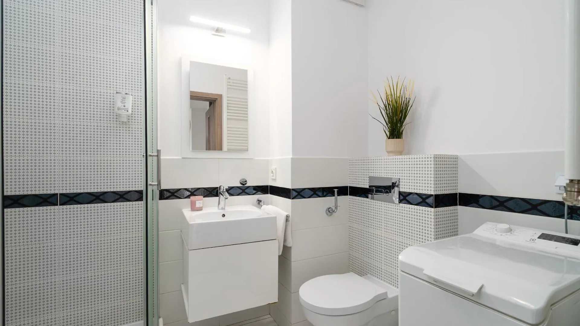Chic Apartments - One Bedroom Apartment - City Center - Kolejowa Варшава
